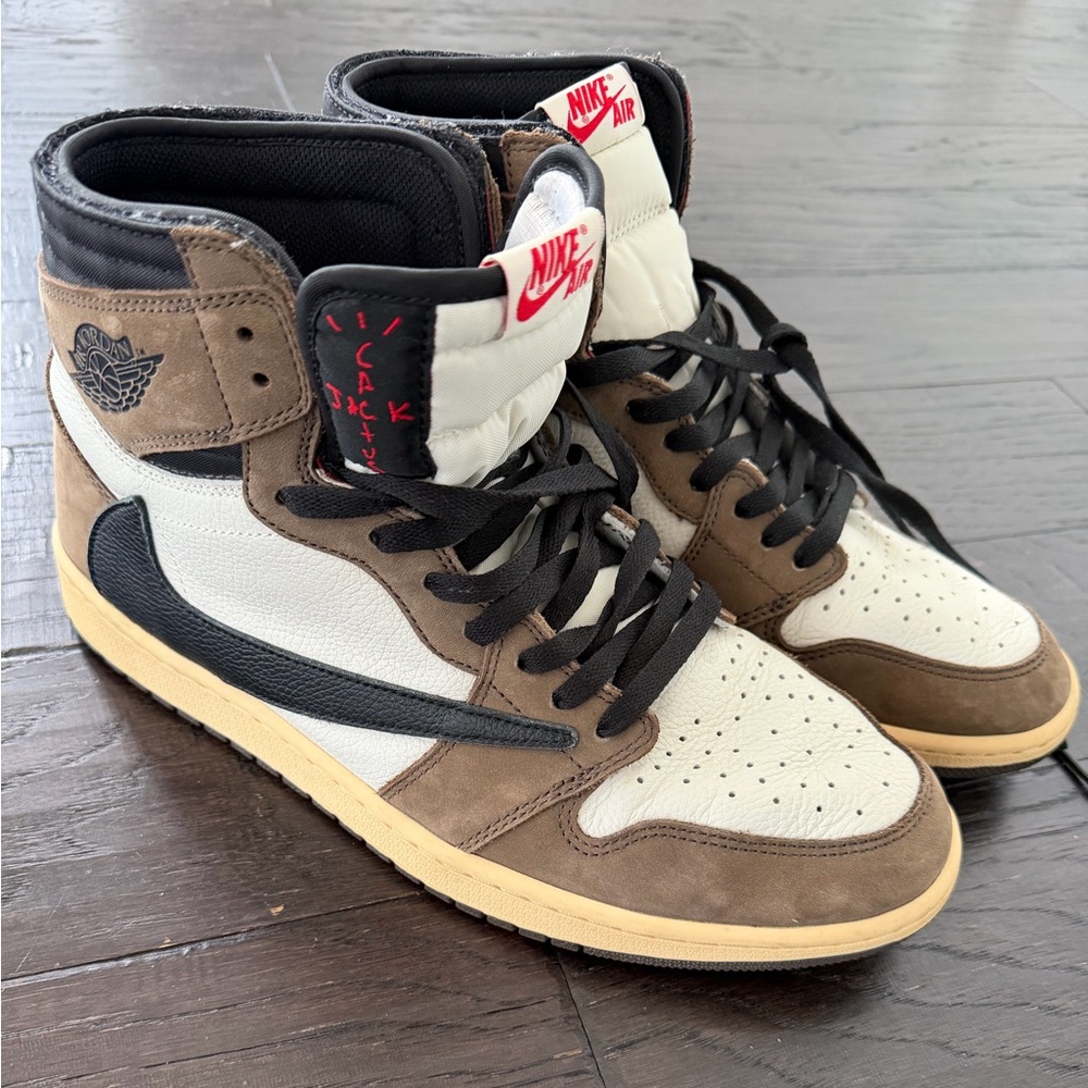 Nike Air Jordan 1 Retro High OG TS SP "Travis Scott Mocha" sneakers